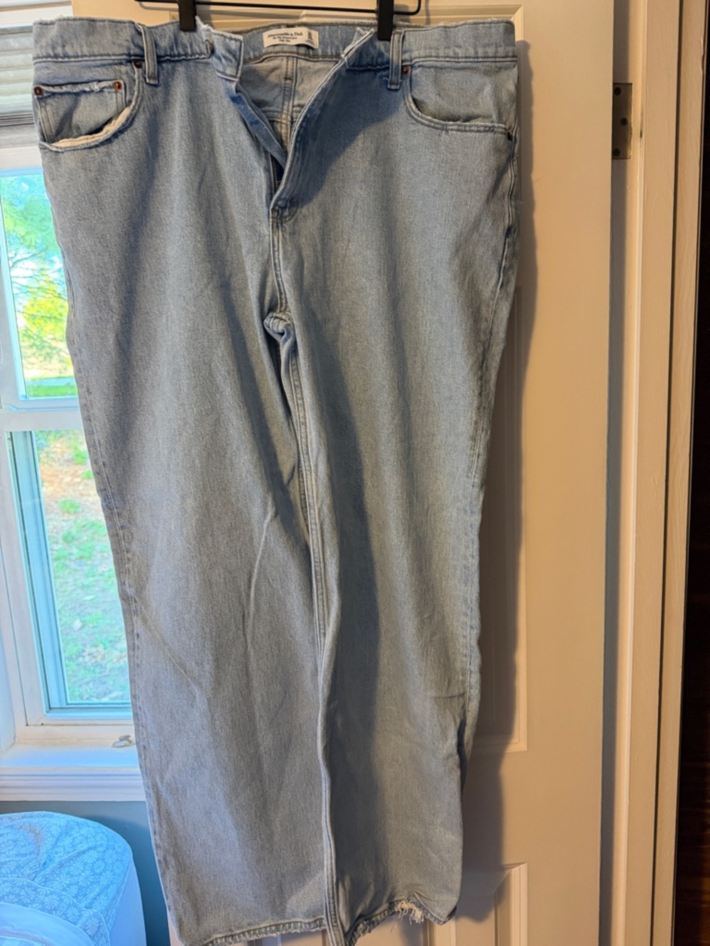 Abercrombie & Fitch Light Wash 90’s Relaxed High Rise Jeans